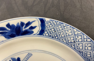 Twee Chinese blauw-witte borden, Kangxi merk en periode